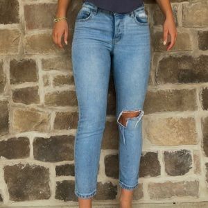 Ripped Light Wash Denim Jeans!